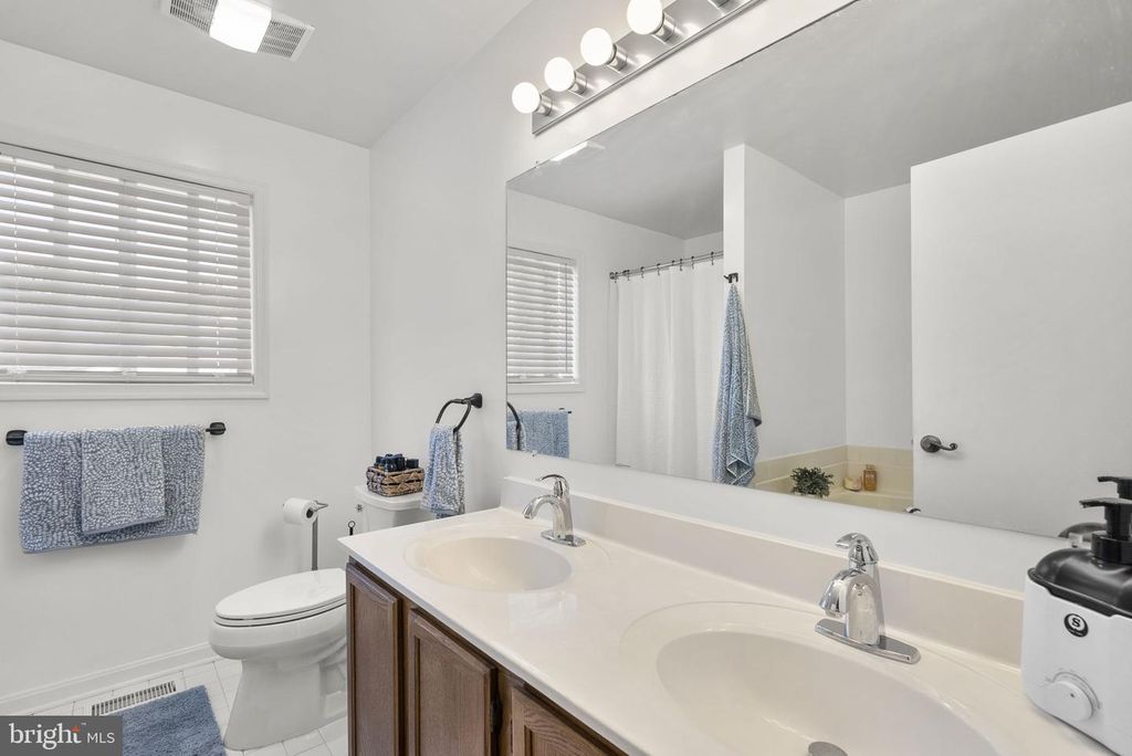 Image 18 of property listing at 7111 RUMFORD DR, Glen Burnie, MD 21061