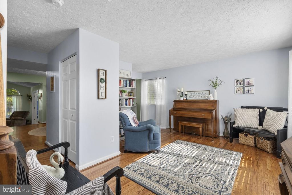 Image 4 of property listing at 7111 RUMFORD DR, Glen Burnie, MD 21061