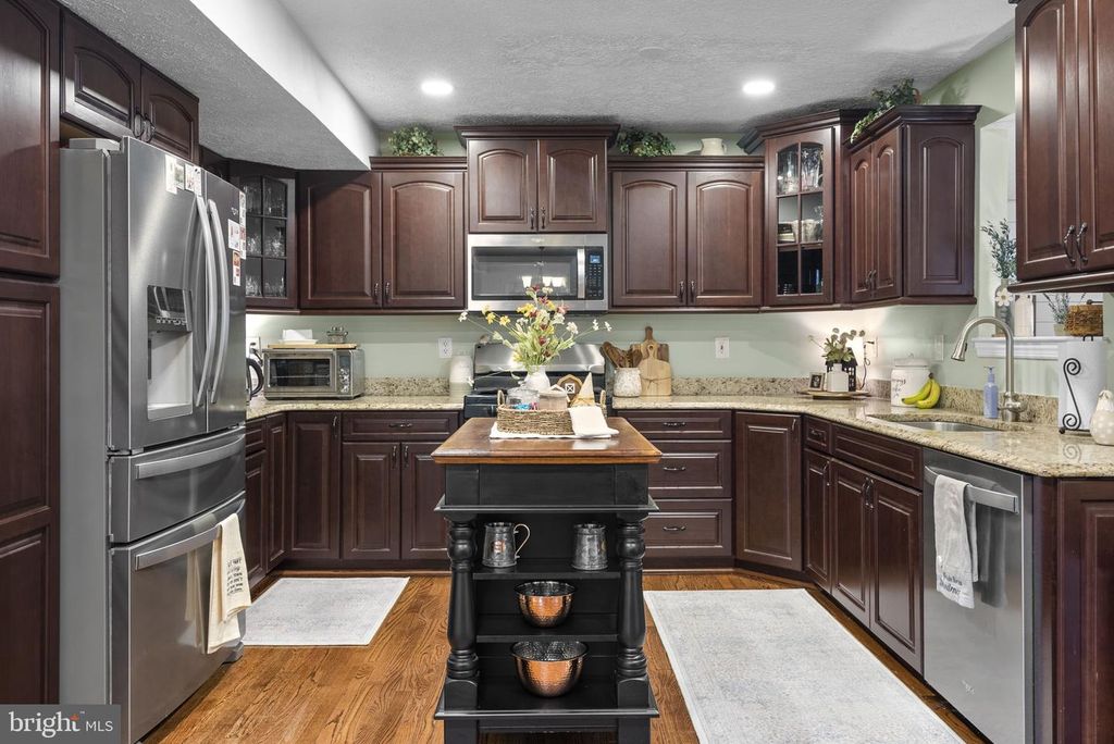 Image 5 of property listing at 7111 RUMFORD DR, Glen Burnie, MD 21061
