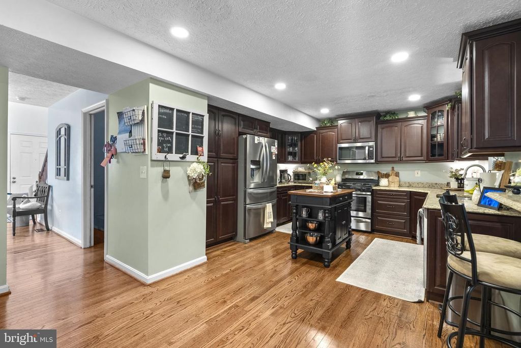 Image 6 of property listing at 7111 RUMFORD DR, Glen Burnie, MD 21061