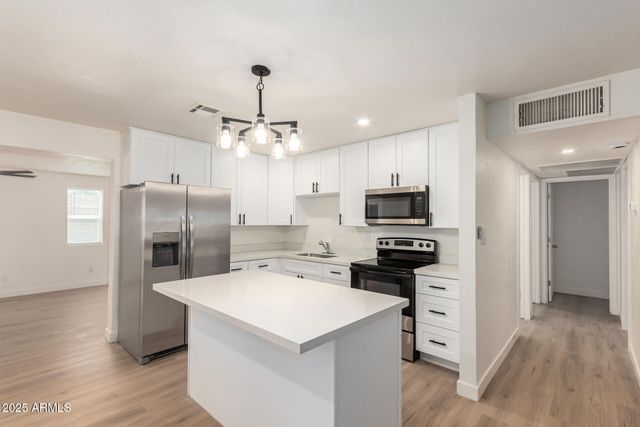 4013 W NANCY Lane, Phoenix, AZ 85041