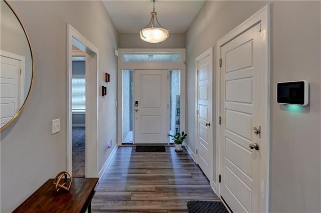 1821 NE Ravenwood Drive, Lee's Summit, MO 64086
