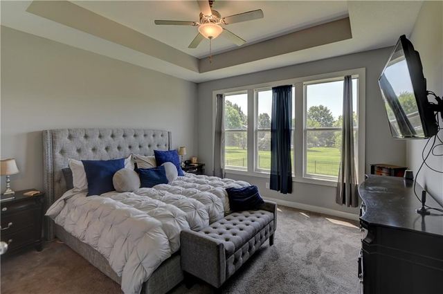 1821 NE Ravenwood Drive, Lee's Summit, MO 64086