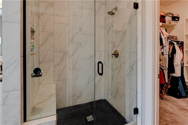 1821 NE Ravenwood Drive, Lee's Summit, MO 64086