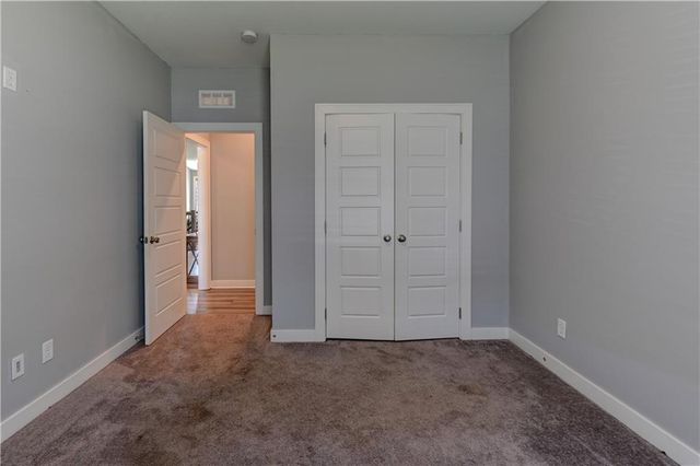 1821 NE Ravenwood Drive, Lee's Summit, MO 64086