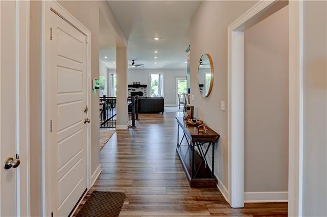1821 NE Ravenwood Drive, Lee's Summit, MO 64086