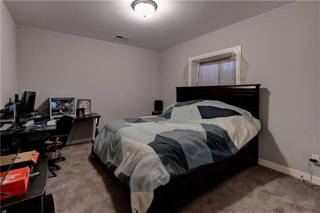 1821 NE Ravenwood Drive, Lee's Summit, MO 64086