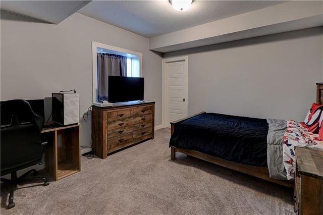 1821 NE Ravenwood Drive, Lee's Summit, MO 64086