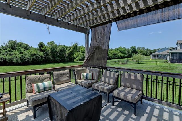 1821 NE Ravenwood Drive, Lee's Summit, MO 64086