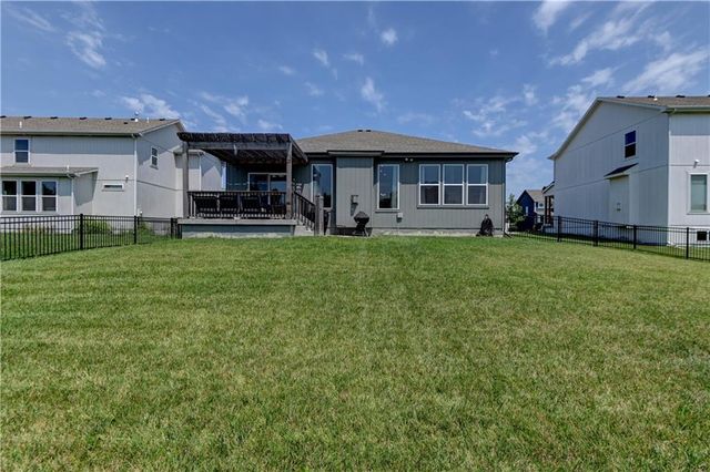 1821 NE Ravenwood Drive, Lee's Summit, MO 64086
