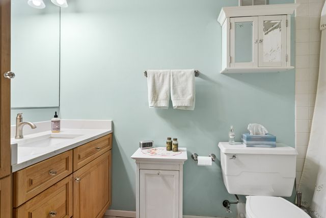1605 E Central Road 213-B, Arlington Heights, IL 60005