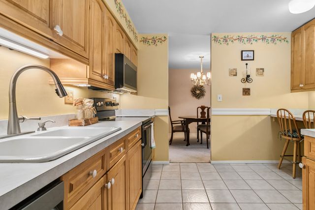 1605 E Central Road 213-B, Arlington Heights, IL 60005