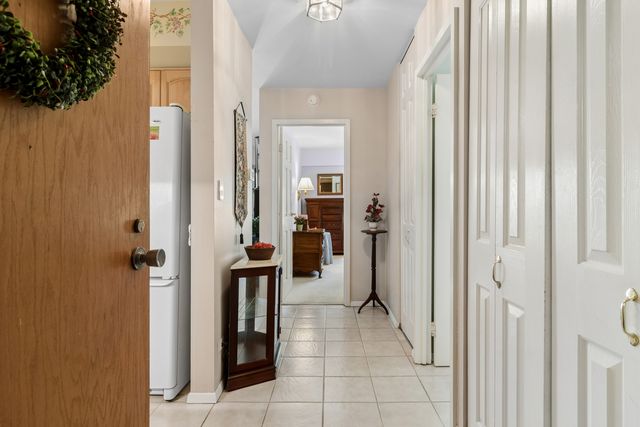 1605 E Central Road 213-B, Arlington Heights, IL 60005