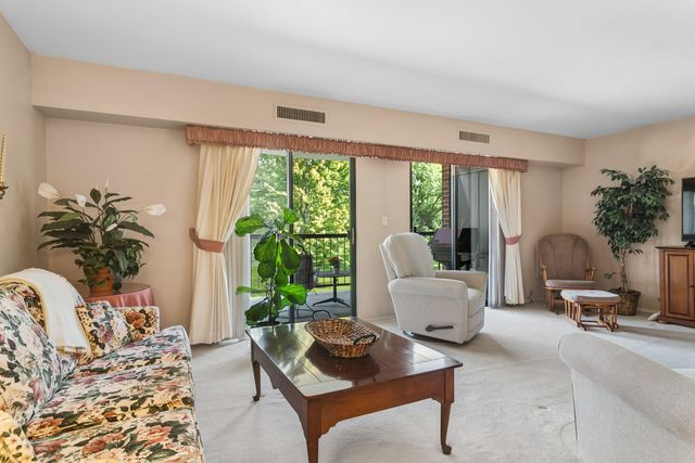1605 E Central Road 213-B, Arlington Heights, IL 60005