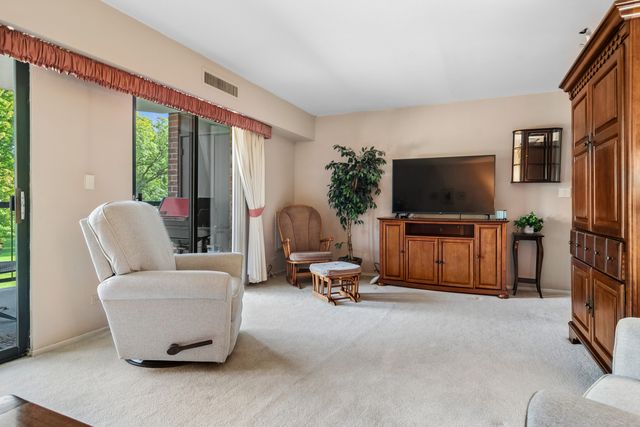 1605 E Central Road 213-B, Arlington Heights, IL 60005