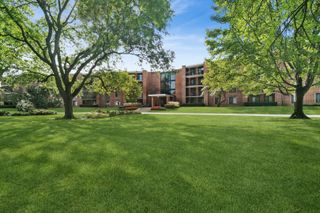 1605 E Central Road 213-B, Arlington Heights, IL 60005