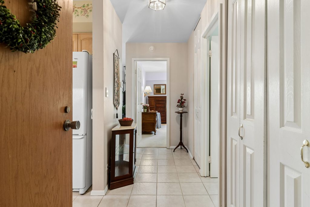 1605 E Central Road 213-B, Arlington Heights, IL 60005 — photo 3