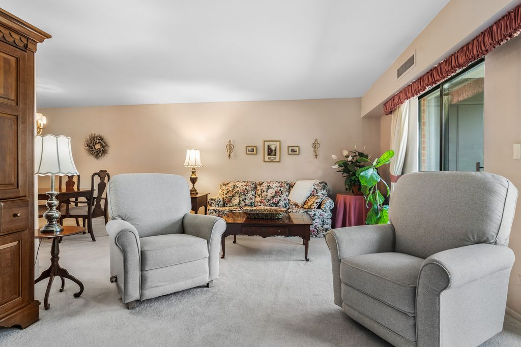 1605 E Central Road 213-B, Arlington Heights, IL 60005 — photo 4