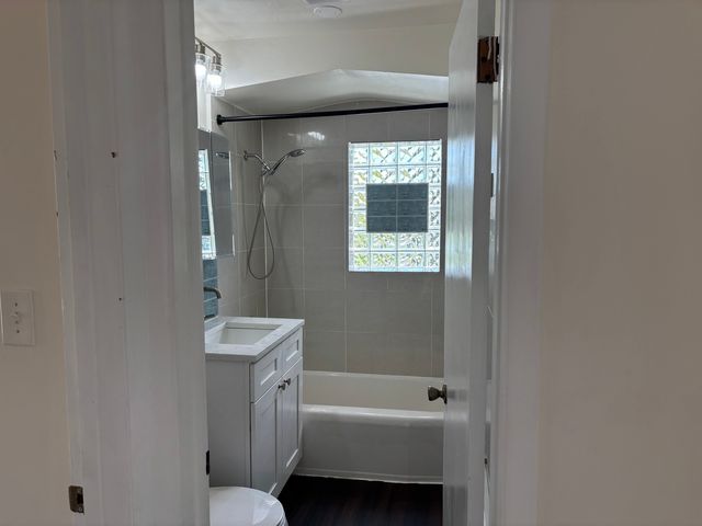 7074 W Diversey Avenue 2F, Chicago, IL 60707