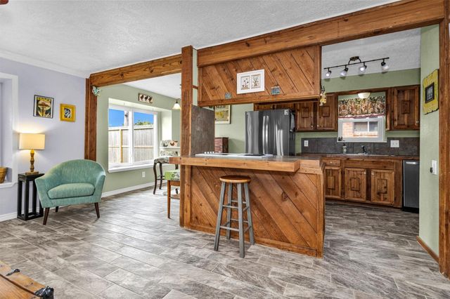 8422 Oakhaven Road, La Porte, TX 77571