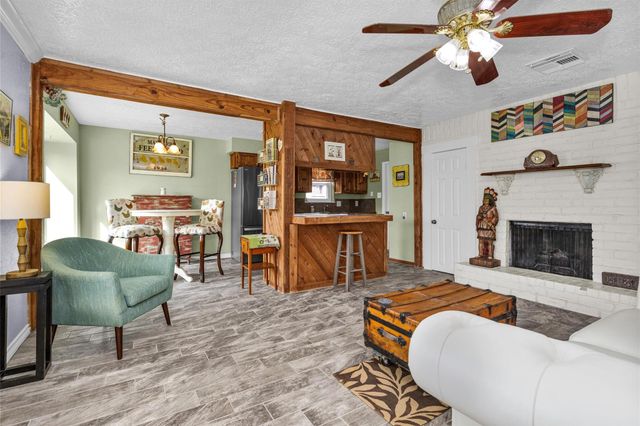 8422 Oakhaven Road, La Porte, TX 77571