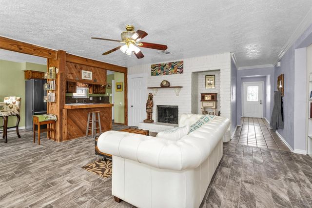 8422 Oakhaven Road, La Porte, TX 77571