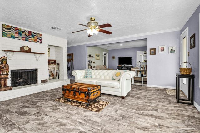 8422 Oakhaven Road, La Porte, TX 77571