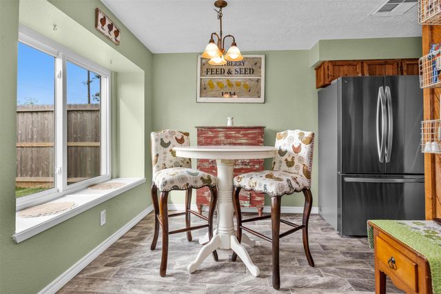 8422 Oakhaven Road, La Porte, TX 77571