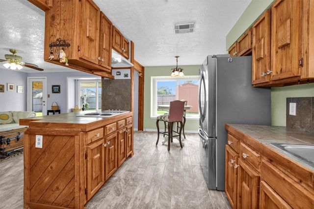 8422 Oakhaven Road, La Porte, TX 77571