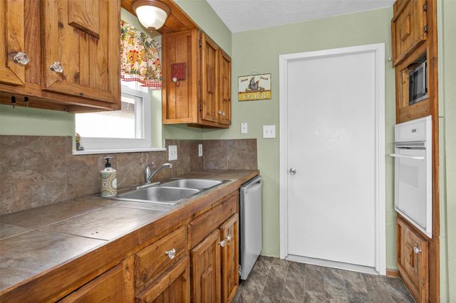 8422 Oakhaven Road, La Porte, TX 77571