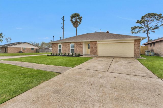8422 Oakhaven Road, La Porte, TX 77571