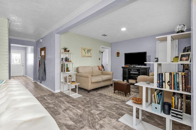 8422 Oakhaven Road, La Porte, TX 77571