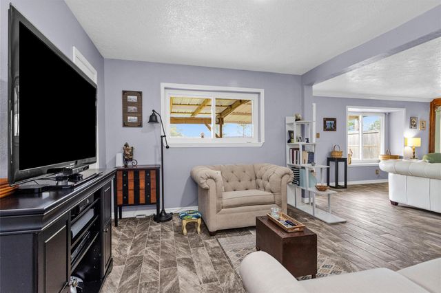 8422 Oakhaven Road, La Porte, TX 77571