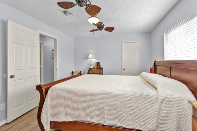 8422 Oakhaven Road, La Porte, TX 77571