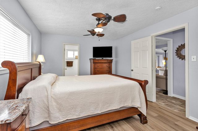 8422 Oakhaven Road, La Porte, TX 77571