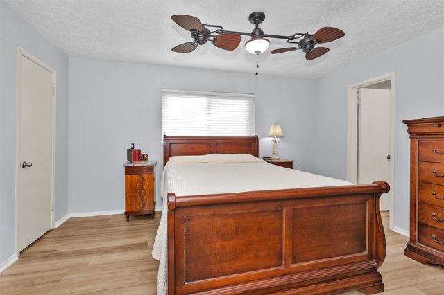 8422 Oakhaven Road, La Porte, TX 77571