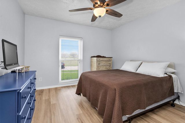 8422 Oakhaven Road, La Porte, TX 77571