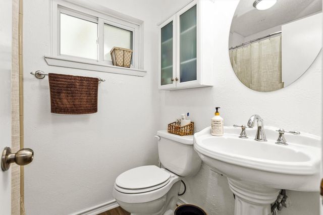 8422 Oakhaven Road, La Porte, TX 77571