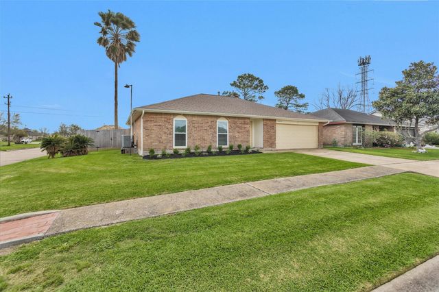 8422 Oakhaven Road, La Porte, TX 77571