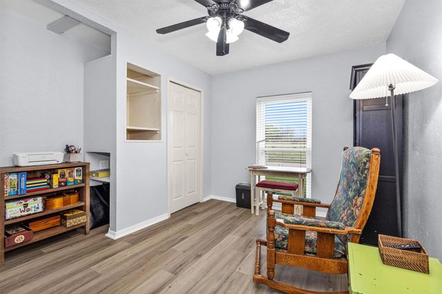 8422 Oakhaven Road, La Porte, TX 77571