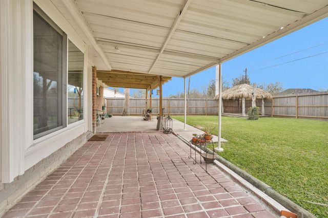 8422 Oakhaven Road, La Porte, TX 77571