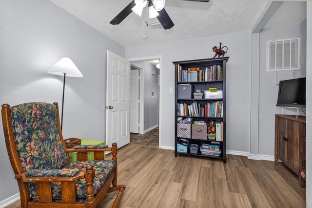 8422 Oakhaven Road, La Porte, TX 77571