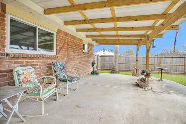 8422 Oakhaven Road, La Porte, TX 77571