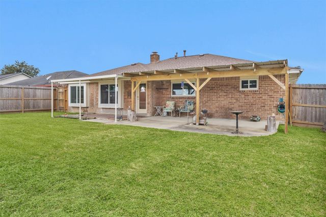 8422 Oakhaven Road, La Porte, TX 77571