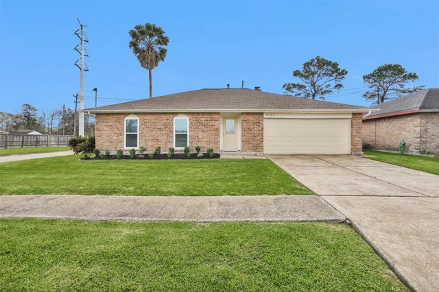 8422 Oakhaven Road, La Porte, TX 77571