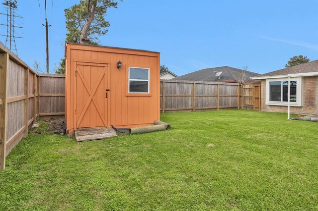 8422 Oakhaven Road, La Porte, TX 77571