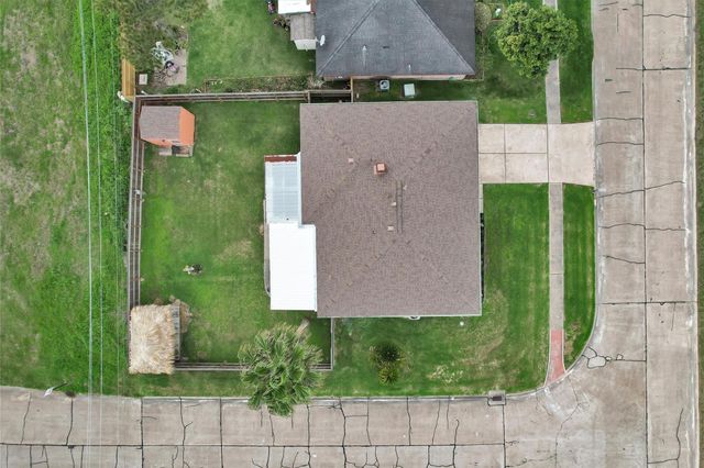 8422 Oakhaven Road, La Porte, TX 77571