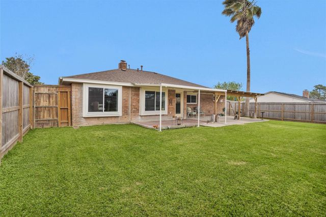 8422 Oakhaven Road, La Porte, TX 77571