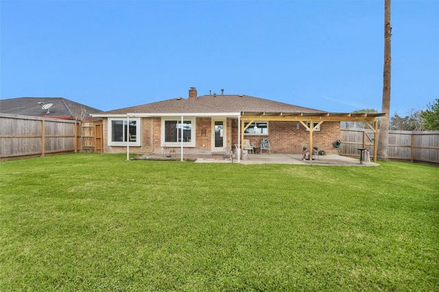 8422 Oakhaven Road, La Porte, TX 77571