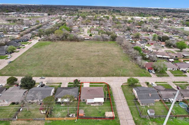 8422 Oakhaven Road, La Porte, TX 77571